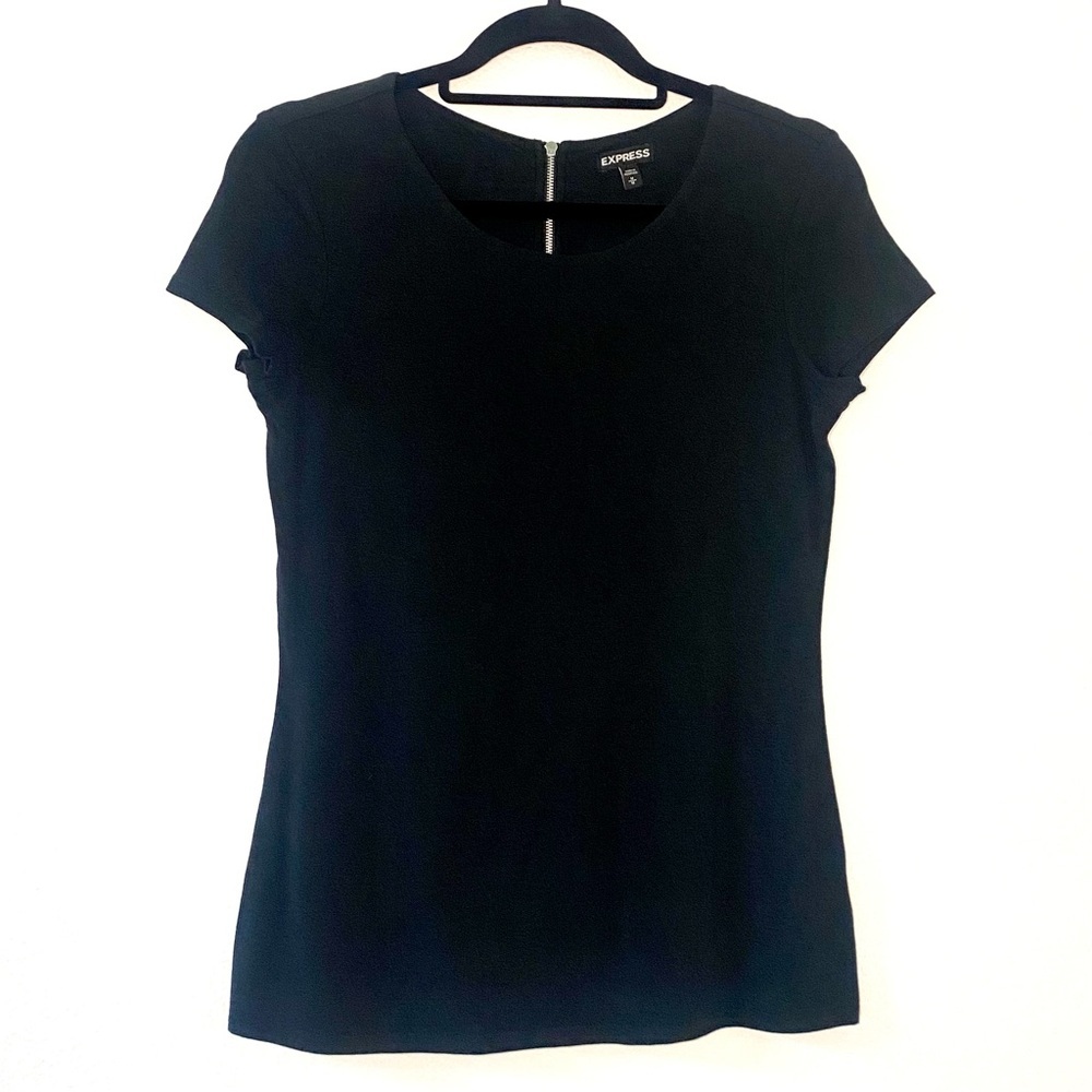 Preowned bundle of 3 Express women’s T-shirt’s medium